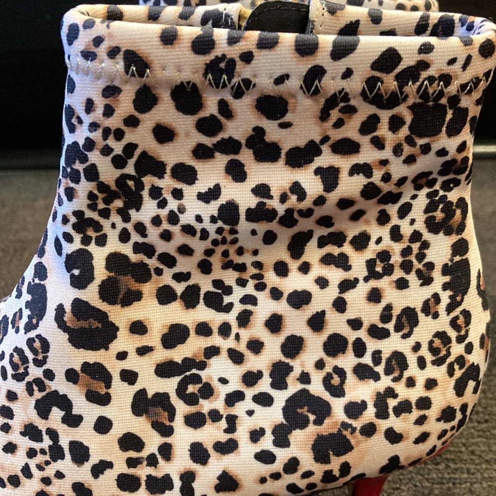 NEW Leopard Vegan Ankle Booty w/Red Patent Kitten Heel by Betsey Johnson sz 7.5 - Picture 4 of 8